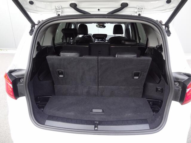 BMW 2-SERIE GRAN TOURER 220i 7p. | 192 PK | LEDER | HEAD UP | NL-AUTO | NAP !!