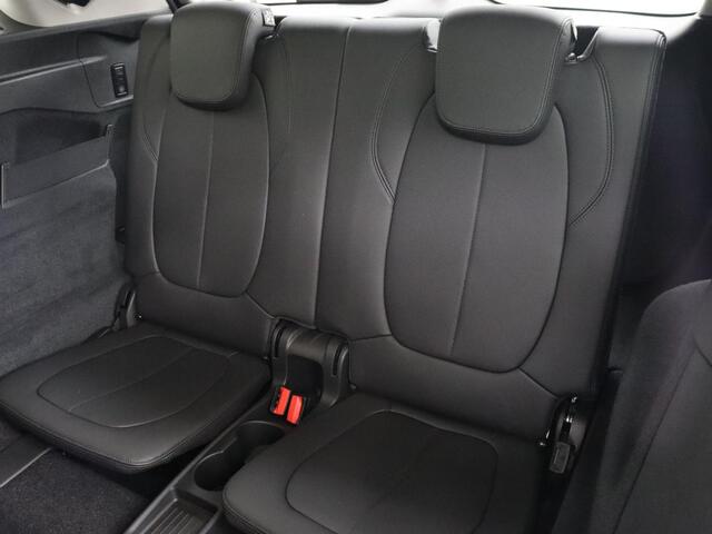 BMW 2-SERIE GRAN TOURER 216i Luxury Line 7-persoons | Trekhaak | Stoelverwarming | Leder | Head-Up | Camera | Navigatie | Full LED | Park Assist | Sfeerverlichting | Climate control | Getint glas