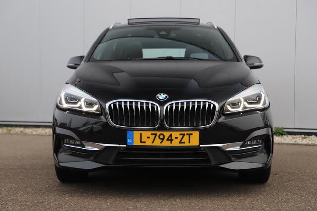 BMW 2-SERIE GRAN TOURER 218i 7p. High Executive Edition Automaat Panoramadak Leder Sportstoelen 7 Persoons Navigatie Carplay Achteruitrijcamera Stoelverwarming HUD