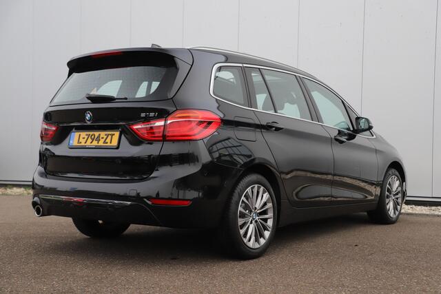 BMW 2-SERIE GRAN TOURER 218i 7p. High Executive Edition Automaat Panoramadak Leder Sportstoelen 7 Persoons Navigatie Carplay Achteruitrijcamera Stoelverwarming HUD