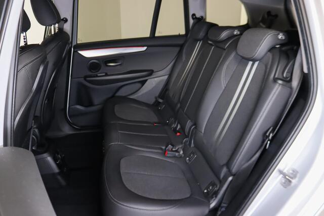 BMW 2-SERIE GRAN TOURER 218i Sportline 7-Persoons Trekhaak, Head Up, Navigatie, Dealer onderhouden!