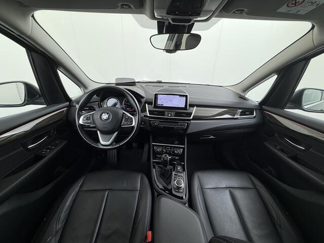 BMW 2-SERIE GRAN TOURER 216i-T 7-Pers. Leer Trekhaak Navi-Plus Ecc Head-Up Display Camera Navi Ecc Pdc Cruise Control Luxury Line Business Edition Plus Stoelverwarming Elek.Achterklep Privacy Glas Led Lmv 17" Origineel Nederlandse Auto met plaats voor 7 personen! ¤ 45.000,- nieu