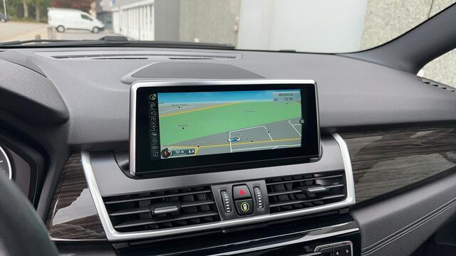BMW 2-SERIE GRAN TOURER 218i 136pk High Executive Automaat 7P. / Panoramadak / Navigatie / Stoelverwarming / Camera / Trekhaak