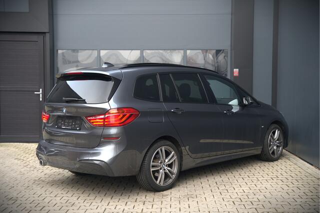 BMW 2-SERIE GRAN TOURER 218i 7p. High Executive M Sport | Panoramadak | Stoelverwarming | Trekhaak | Adaptive LED | HIFI | Apple Carplay | Cruise Control | Climate Control | Keyless |