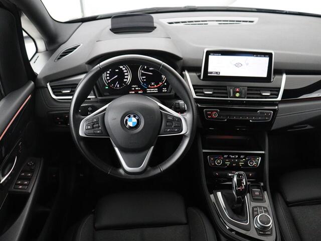 BMW 2-SERIE GRAN TOURER 218i 7 Persoons Executive | Sport Line | 1e eigenaar | Stoelverwarming | Head-Up | Trekhaak | Sportstoelen | Half leder | Navigatie | Climate control | Parkeerhulp | Cruise control