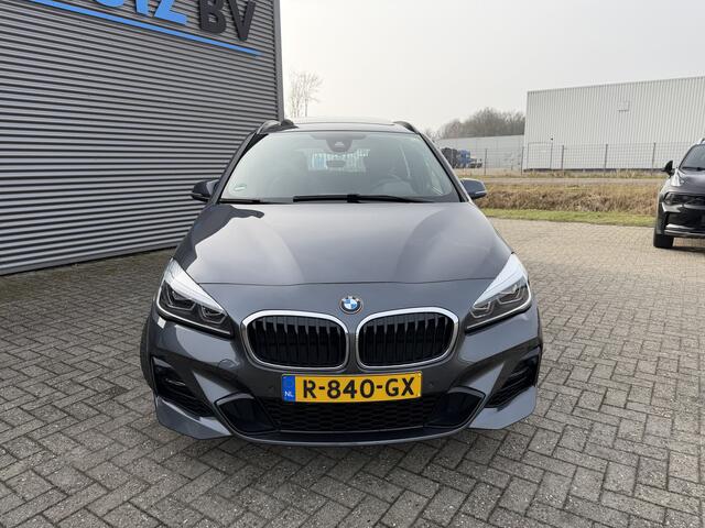 BMW 2-SERIE GRAN TOURER 218i High Executive M Sport Leder Panoramadak Achteruitrijcamera Trekhaak 18 Inch PDC Stoelverwarming