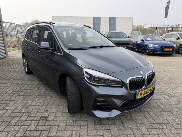 BMW 2-SERIE GRAN TOURER 218i High Executive M Sport Leder Panoramadak Achteruitrijcamera Trekhaak 18 Inch PDC Stoelverwarming