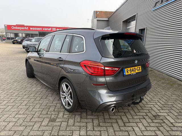BMW 2-SERIE GRAN TOURER 218i High Executive M Sport Leder Panoramadak Achteruitrijcamera Trekhaak 18 Inch PDC Stoelverwarming