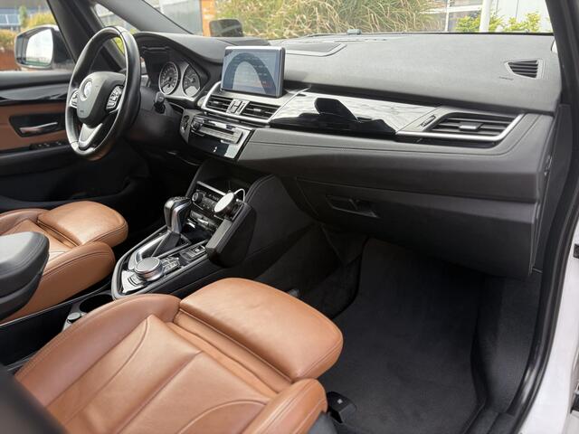 BMW 2-SERIE GRAN TOURER 218i 7p. Corporate Lease High Executive 136pk | Achteruitrijcamera | Bluetooth | Cruise control | LED koplampen | Navigatiesysteem full map | Parkeersensor voor en achter | Voorstoelen verwarmd | Zeer nette auto!