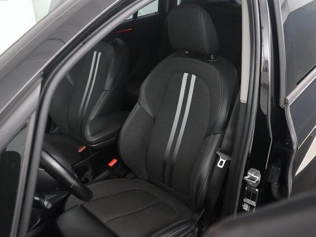 BMW 2-SERIE GRAN TOURER 218i Business Edition Plus | Trekhaak | Head up | Half Leder | Climate control | Park assist | Cruise control | Full LED |