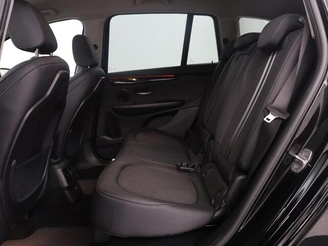 BMW 2-SERIE GRAN TOURER 218i Business Edition Plus | Trekhaak | Head up | Half Leder | Climate control | Park assist | Cruise control | Full LED |