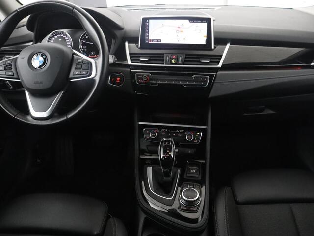 BMW 2-SERIE GRAN TOURER 218i Business Edition Plus | Trekhaak | Head up | Half Leder | Climate control | Park assist | Cruise control | Full LED |