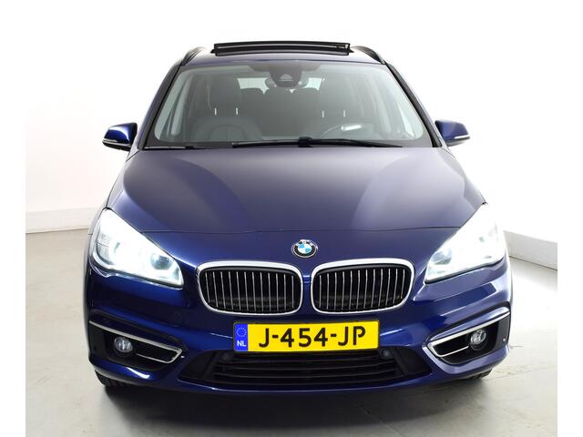 BMW 2-SERIE GRAN TOURER 218i High Executive 7p-LEDER-CAMERA-PANO Harman Kardon-HUD, Zonne/schuifdak-Trekhaak-Privacy glas, elec koffersluiting stoelverw, cd speler, cruise