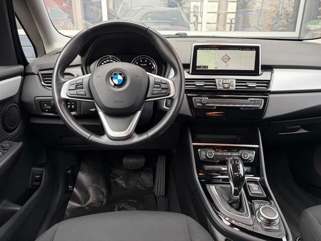 BMW 2-SERIE GRAN TOURER 218I AUT. - NAVI PLUS - HEAD UP - TREKH. - ORG. NL.
