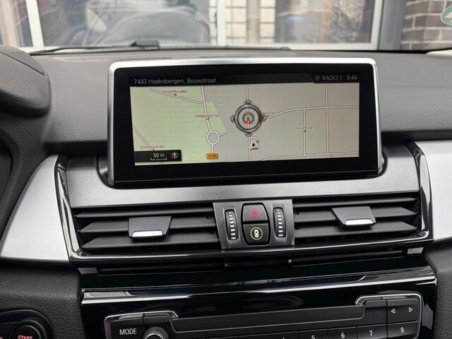 BMW 2-SERIE GRAN TOURER 218I AUT. - NAVI PLUS - HEAD UP - TREKH. - ORG. NL.