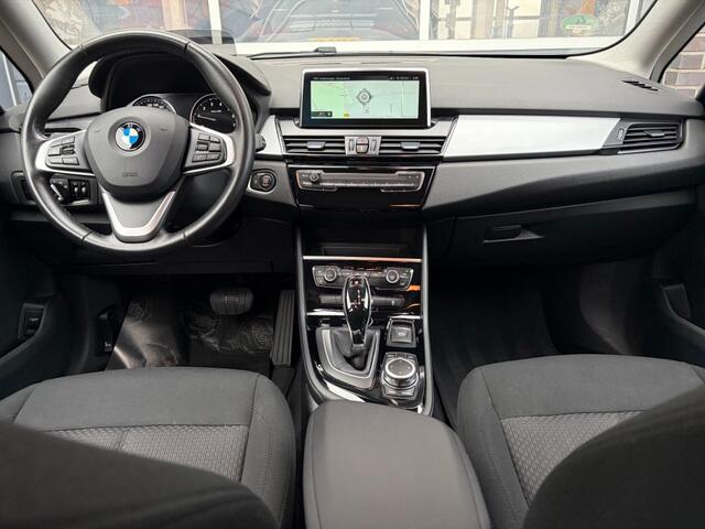 BMW 2-SERIE GRAN TOURER 218I AUT. - NAVI PLUS - HEAD UP - TREKH. - ORG. NL.