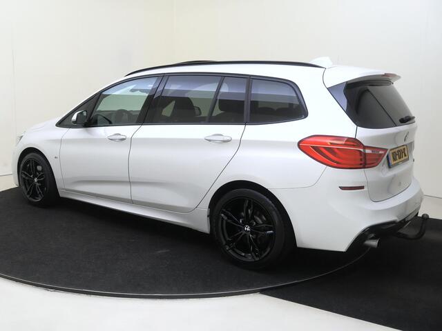 BMW 2-SERIE GRAN TOURER 220i High Executive | Panoramdak | Trekhaak | Achteruitrijcamera | Full options