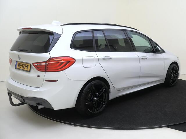 BMW 2-SERIE GRAN TOURER 220i High Executive | Panoramdak | Trekhaak | Achteruitrijcamera | Full options