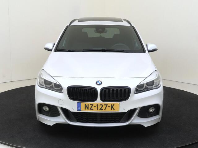 BMW 2-SERIE GRAN TOURER 220i High Executive | Panoramdak | Trekhaak | Achteruitrijcamera | Full options
