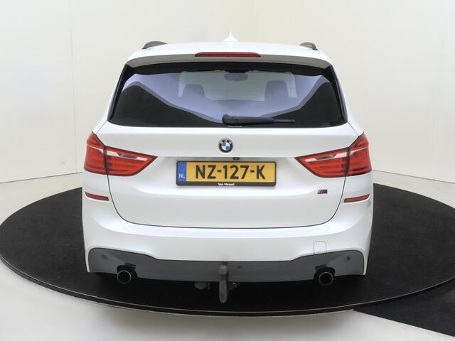 BMW 2-SERIE GRAN TOURER 220i High Executive | Panoramdak | Trekhaak | Achteruitrijcamera | Full options