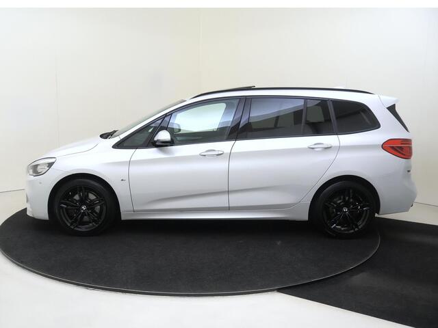 BMW 2-SERIE GRAN TOURER 220i High Executive | Panoramdak | Trekhaak | Achteruitrijcamera | Full options