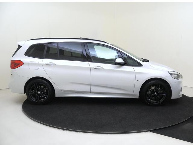 BMW 2-SERIE GRAN TOURER 220i High Executive | Panoramdak | Trekhaak | Achteruitrijcamera | Full options