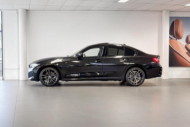 BMW 3-SERIE Sedan 330e | M Sport | Stoelverwarming | Harman Kardon | Glazen Panoramadak | Driving Assistant Pro |