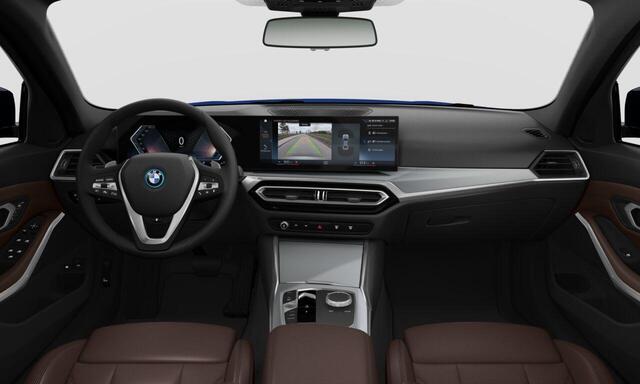 BMW 3-SERIE Sedan 330e Dring Assitant | Entertainment Pack | Parking Pack | Elektr. Trekhaak