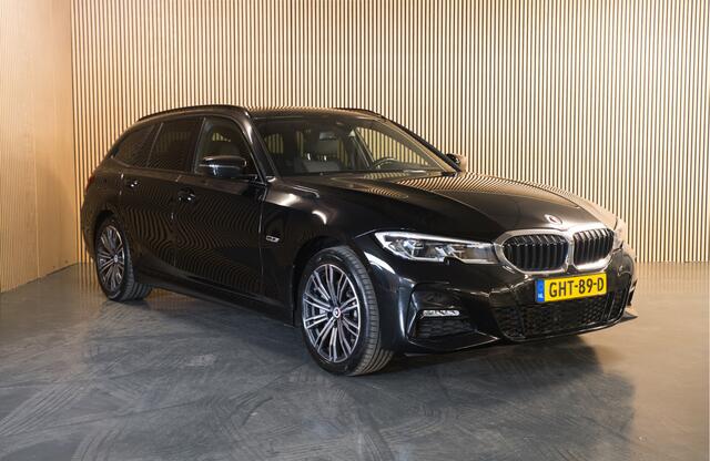 BMW 3-SERIE Touring 330e xDrive High Executive M-Sport Panoramadak - Stoelverwarming - Apple Carplay/ Android Auto - Parkeerassistent