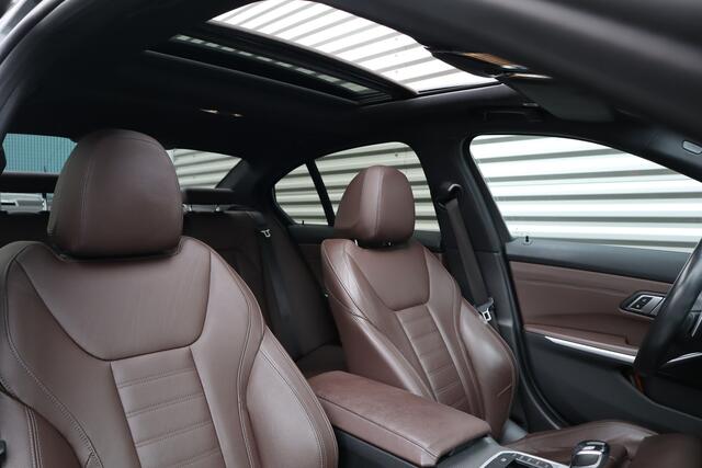 BMW 3-SERIE 330e High Executive M-Sport Pano / Adaptieve cruise / Laser / Elec stoelen / Trekhaak / Dode hoek /