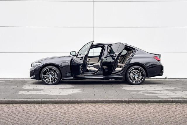 BMW 3-SERIE Sedan 330e | Innovation Pack | Travel Pack