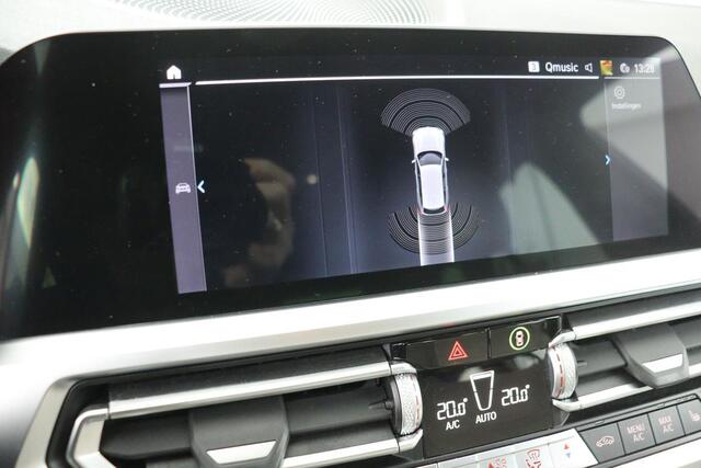 BMW 3-SERIE 320e M Sport | Laserlight | Trekhaak | Stoelverwarming | Harman/Kardon Sound | Carplay | Adaptief demping | Leder | Navigatie