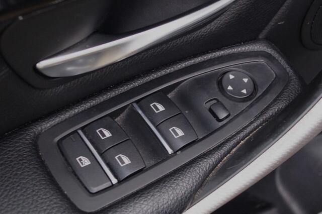 BMW 3-SERIE Touring 318i Automaat M-Sport Edition -LEER-PDC-LED