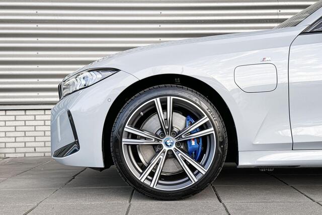 BMW 3-SERIE Touring 330e