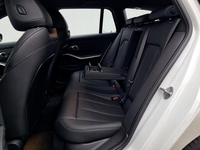 BMW 3-SERIE Touring 330i M Sport Automaat / Trekhaak (Elektrisch) / Elektr. Achterklep / Cruise Control Adaptief / Lederen Bekleding /