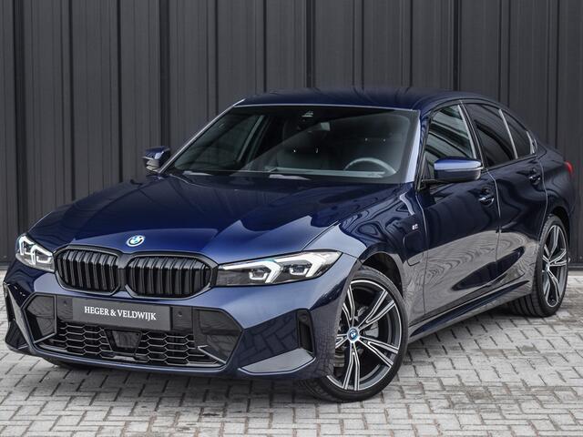 BMW 3-SERIE 330e xDRIVE | M-SPORT | TREKHAAK | SPORTSTOELEN | ACTIVE CRUISE CONTROL | CAMERA | LEDEREN BEKLEDING | DAB+ | HIFI SOUND | SHADOW-LINE | STOEL- EN STUUR VERWARMING