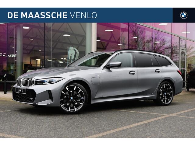 BMW 3-SERIE Touring 330e M Sport Automaat / Panoramadak / Trekhaak / Sportstoelen / Adaptieve LED / Parking Assistant Plus / Comfort Access