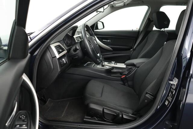 BMW 3-SERIE 318i Executive | Trekhaak | Full LED | Navigatie | PDC | Climate control | Bluetooth | Cruise control