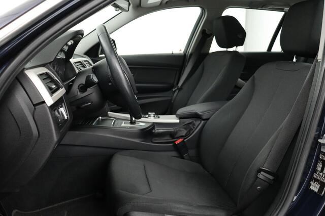 BMW 3-SERIE 318i Executive | Trekhaak | Full LED | Navigatie | PDC | Climate control | Bluetooth | Cruise control