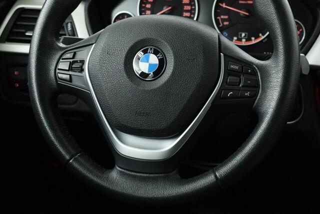 BMW 3-SERIE 318i Executive | Trekhaak | Full LED | Navigatie | PDC | Climate control | Bluetooth | Cruise control