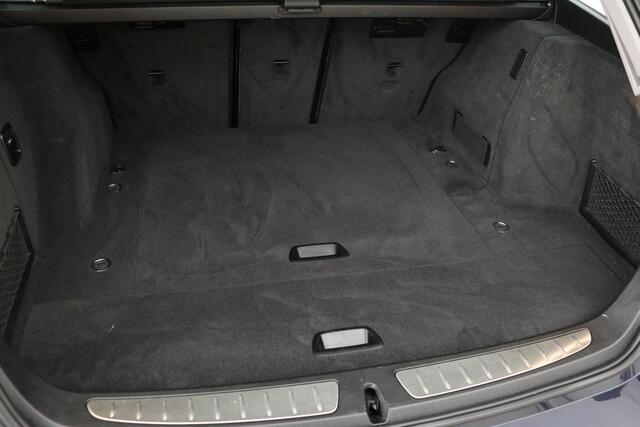 BMW 3-SERIE 318i Executive | Trekhaak | Full LED | Navigatie | PDC | Climate control | Bluetooth | Cruise control
