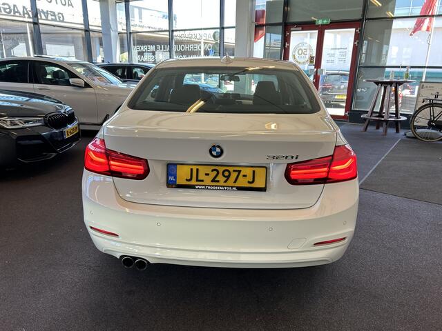 BMW 3-SERIE 320i Centennial Executive | Cruise control | Climate control | Adaptief onderstel | LED | Nederlands geleverd | Alarm klasse 3 | Navigatie