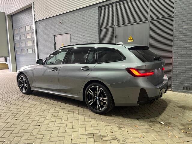 BMW 3-SERIE 330e M-Sport | Shadow Line | ACC | Stoel+stuurverwarming | Getint Glas | 18 Inch | Camera | Elektrische Achterklep