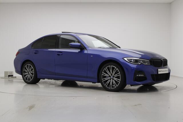 BMW 3-SERIE 330e M-Sport | Hifi | Camera | Laser | Schuifdak | 18" | Privacy Glass