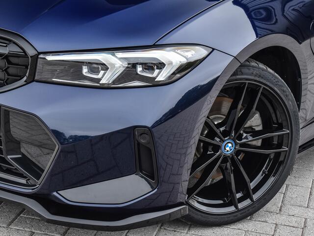 BMW 3-SERIE 330e xDRIVE | M-SPORT | TREKHAAK | SPORTSTOELEN | ACTIVE CRUISE CONTROL | CAMERA | LEDEREN BEKLEDING | DAB+ | HIFI SOUND | SHADOW-LINE | STOEL- EN STUUR VERWARMING