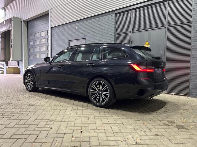 BMW 3-SERIE 330e M-Sport | ACC | Elek. Achterklep | Stoelverwarming | PDC V+A | Stoelverlengers