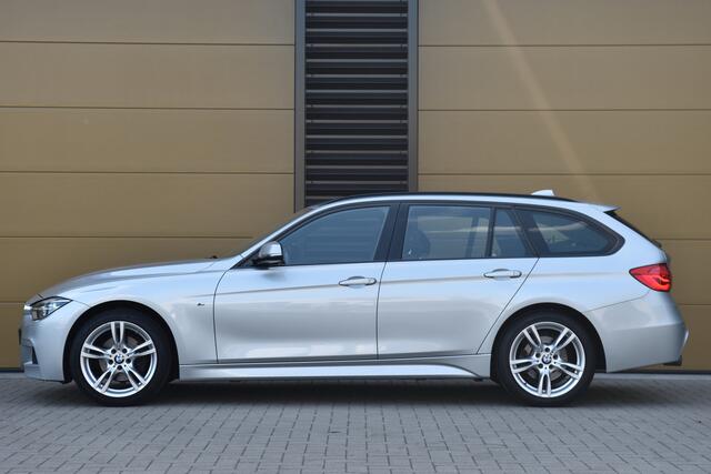 BMW 3-SERIE Touring 320i xDrive Centennial Executive * M Sportpakket * Elektrische trekhaak * Stoelverwarming * Dealer onderhouden *