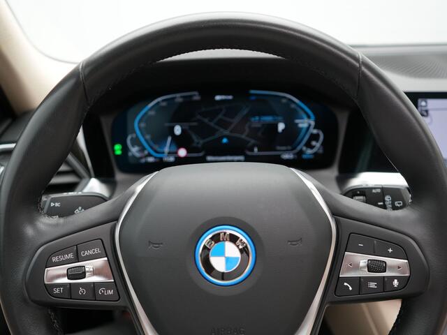 BMW 3-SERIE Touring 320e Sportline Plug In Hybrid Dealer O.H PHEV | Panodak | Lederen Sportstoelen Verwarmd | 18"L.M | Sfeerverlichting | Apple Carplay | HIFI | Virtual | LED |