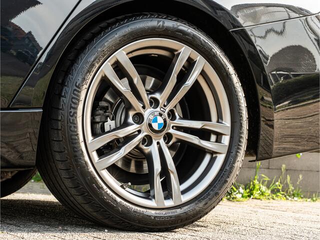 BMW 3-SERIE Touring 320i M Sport ORG NL TREKHAAK SHADOW LINE 18 INCH PRIVACY GLASS