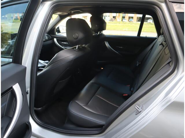 BMW 3-SERIE Touring 318i M Sport Edition Automaat
